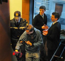 Jónsi arrested protesting against Karahnjukar dams
